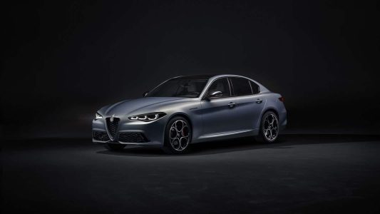 Alfa Romeo Giulia 2023: por fin llegan los faros Matrix LED y la instrumentación digital