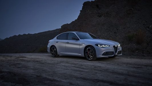 Alfa Romeo Giulia 2023: por fin llegan los faros Matrix LED y la instrumentación digital