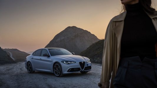 Alfa Romeo Giulia 2023: por fin llegan los faros Matrix LED y la instrumentación digital