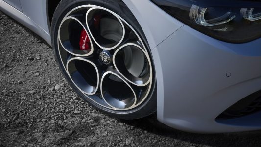 Alfa Romeo Giulia 2023: por fin llegan los faros Matrix LED y la instrumentación digital