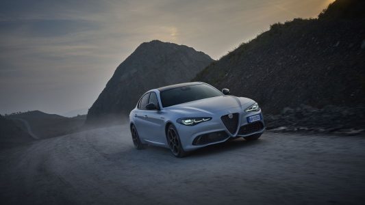 Alfa Romeo Giulia 2023: por fin llegan los faros Matrix LED y la instrumentación digital