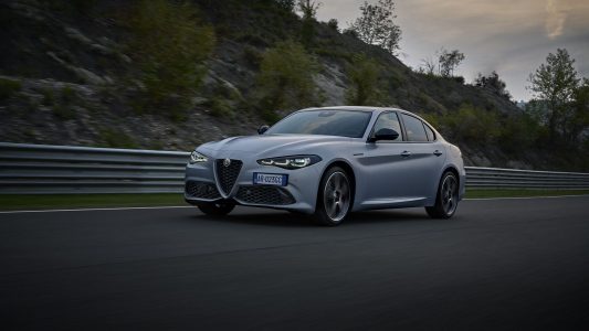 Alfa Romeo Giulia 2023: por fin llegan los faros Matrix LED y la instrumentación digital