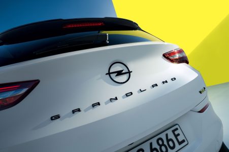 Opel Grandland GSe: SUV híbrido enchufable con 300 CV