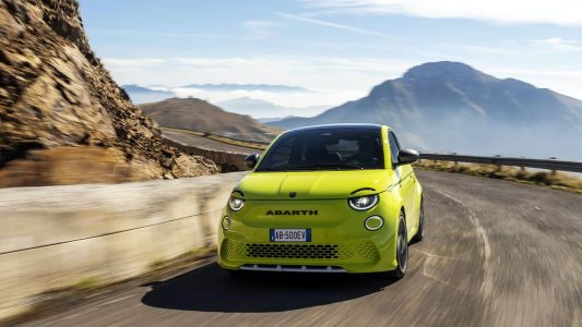 El Abarth 500e ya es oficial: el primer modelo eléctrico de la marca llega con 155 CV