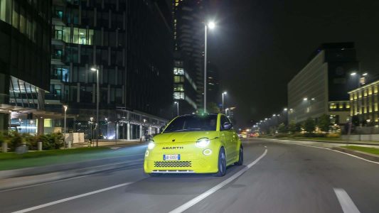 El Abarth 500e ya es oficial: el primer modelo eléctrico de la marca llega con 155 CV