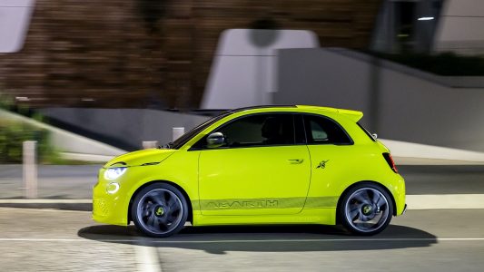 El Abarth 500e ya es oficial: el primer modelo eléctrico de la marca llega con 155 CV