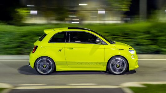 El Abarth 500e ya es oficial: el primer modelo eléctrico de la marca llega con 155 CV