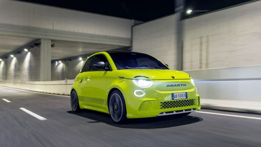 El Abarth 500e ya es oficial: el primer modelo eléctrico de la marca llega con 155 CV