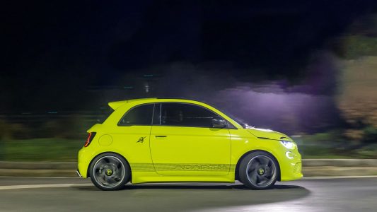 El Abarth 500e ya es oficial: el primer modelo eléctrico de la marca llega con 155 CV