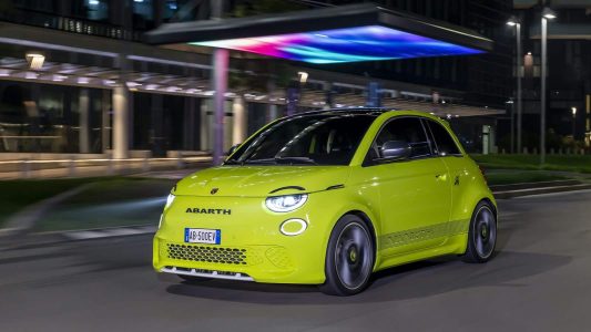 El Abarth 500e ya es oficial: el primer modelo eléctrico de la marca llega con 155 CV