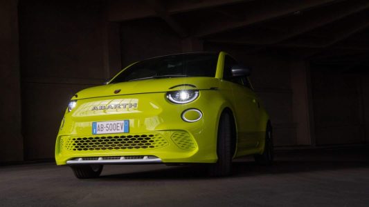 El Abarth 500e ya es oficial: el primer modelo eléctrico de la marca llega con 155 CV