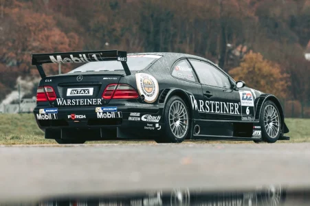 Este Mercedes-Benz CLK DTM del año 2000 va a salir a subasta y puede ser tuyo