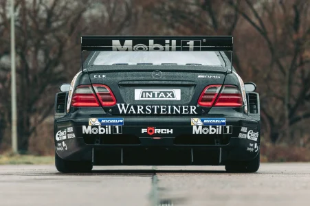 Este Mercedes-Benz CLK DTM del año 2000 va a salir a subasta y puede ser tuyo