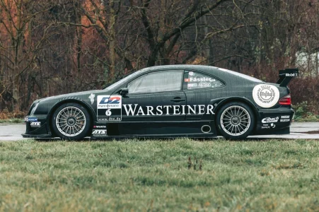 Este Mercedes-Benz CLK DTM del año 2000 va a salir a subasta y puede ser tuyo