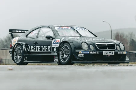 Este Mercedes-Benz CLK DTM del año 2000 va a salir a subasta y puede ser tuyo