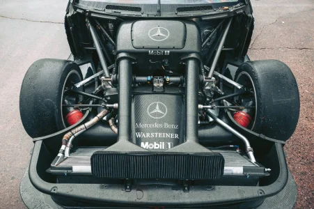 Este Mercedes-Benz CLK DTM del año 2000 va a salir a subasta y puede ser tuyo