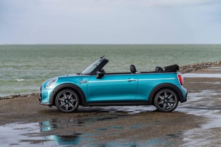 MINI Cabrio Seaside Edition: celebrando el 30 aniversario del descapotable británico