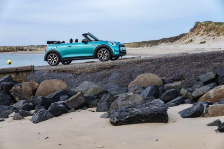 MINI Cabrio Seaside Edition: celebrando el 30 aniversario del descapotable británico