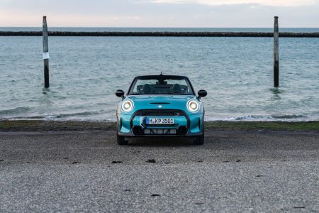 MINI Cabrio Seaside Edition: celebrando el 30 aniversario del descapotable británico