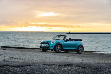 MINI Cabrio Seaside Edition: celebrando el 30 aniversario del descapotable británico