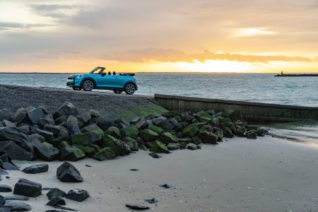 MINI Cabrio Seaside Edition: celebrando el 30 aniversario del descapotable británico