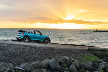 MINI Cabrio Seaside Edition: celebrando el 30 aniversario del descapotable británico