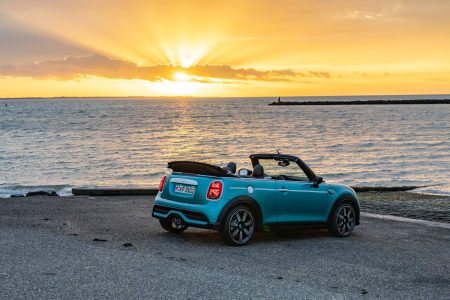 MINI Cabrio Seaside Edition: celebrando el 30 aniversario del descapotable británico