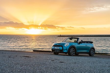 MINI Cabrio Seaside Edition: celebrando el 30 aniversario del descapotable británico