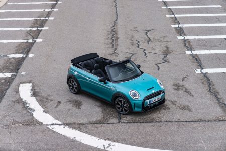 MINI Cabrio Seaside Edition: celebrando el 30 aniversario del descapotable británico