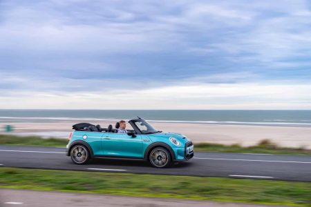 MINI Cabrio Seaside Edition: celebrando el 30 aniversario del descapotable británico