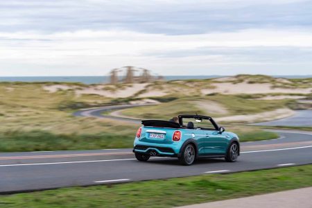 MINI Cabrio Seaside Edition: celebrando el 30 aniversario del descapotable británico