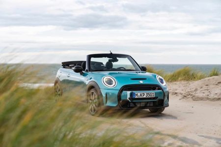 MINI Cabrio Seaside Edition: celebrando el 30 aniversario del descapotable británico