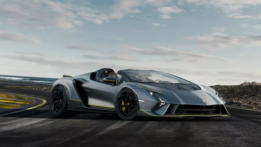 Adiós a los V12 sin electrificación: así son los Lamborghini Invencible y Autentica