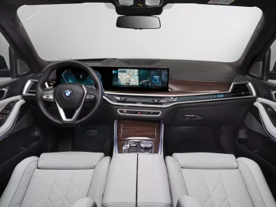 BMW X5 y X6 2023: más tecnológico, con más autonomía en los PHEV... y más potente