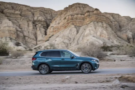 BMW X5 y X6 2023: más tecnológico, con más autonomía en los PHEV... y más potente