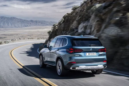 BMW X5 y X6 2023: más tecnológico, con más autonomía en los PHEV... y más potente