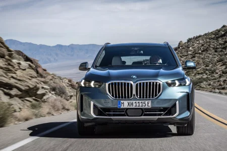 BMW X5 y X6 2023: más tecnológico, con más autonomía en los PHEV... y más potente