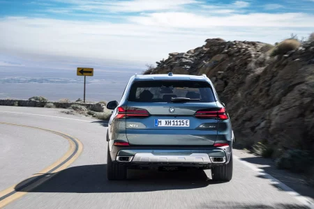 BMW X5 y X6 2023: más tecnológico, con más autonomía en los PHEV... y más potente