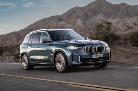 BMW X5 y X6 2023: más tecnológico, con más autonomía en los PHEV... y más potente