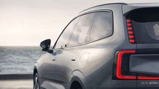 El Volvo EX90 ya tiene precios para España: la versión más económica costará más de 100.000 euros