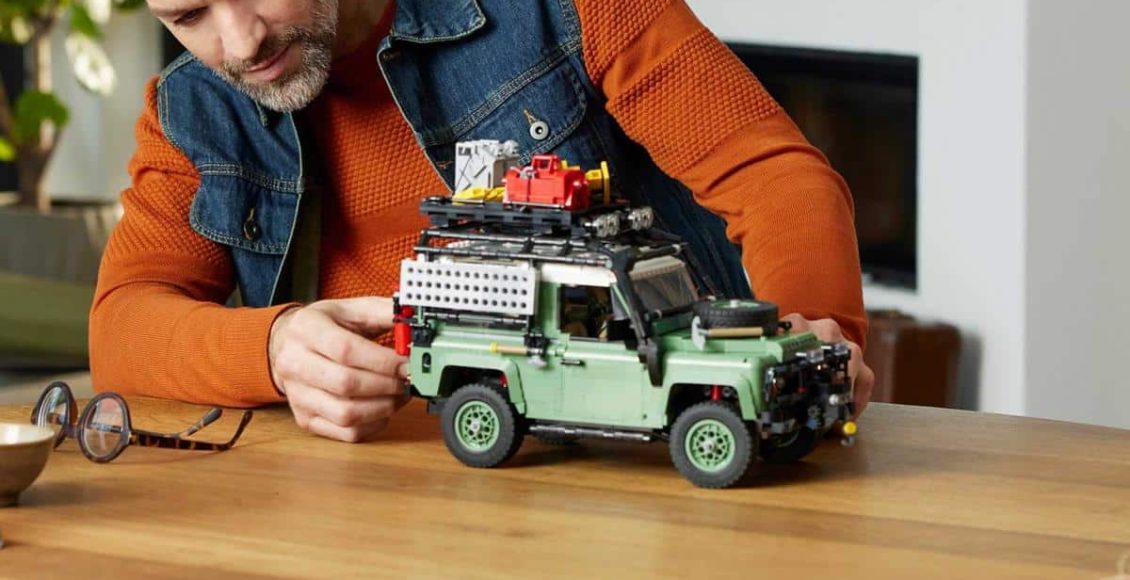 LEGO-Icons-Classic-Land-Rover-Defender-90-16