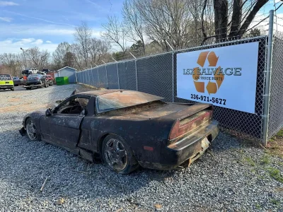 Este Acura NSX de 1990 ha estado sumergido en un río durante 20 años... y ahora volverá a la vida