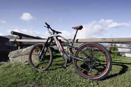 Audi ya tiene su primera bicicleta eléctrica: esta eMTB no te dejará indiferente (ni tampoco su precio)