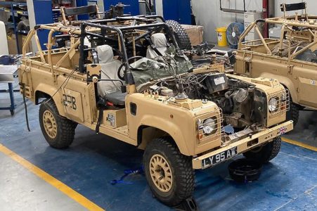 Los viejos Land Rover Defender del ejército británico dejarán atrás sus motores diésel: se transformarán en eléctricos puros