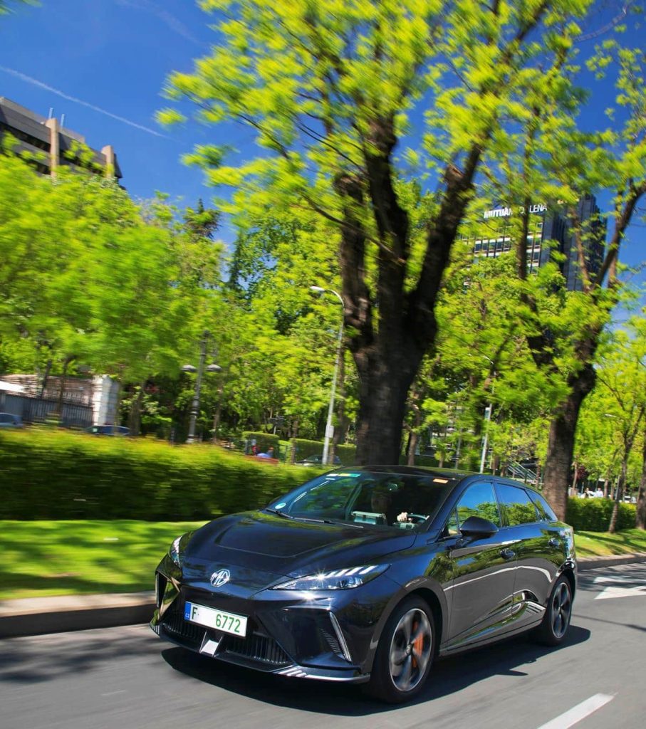 MG da un nuevo golpe en la mesa y ofrecerá un deportivo eléctrico con 430 CV por menos de lo que piensas 3 Motor16 Por la Castellana