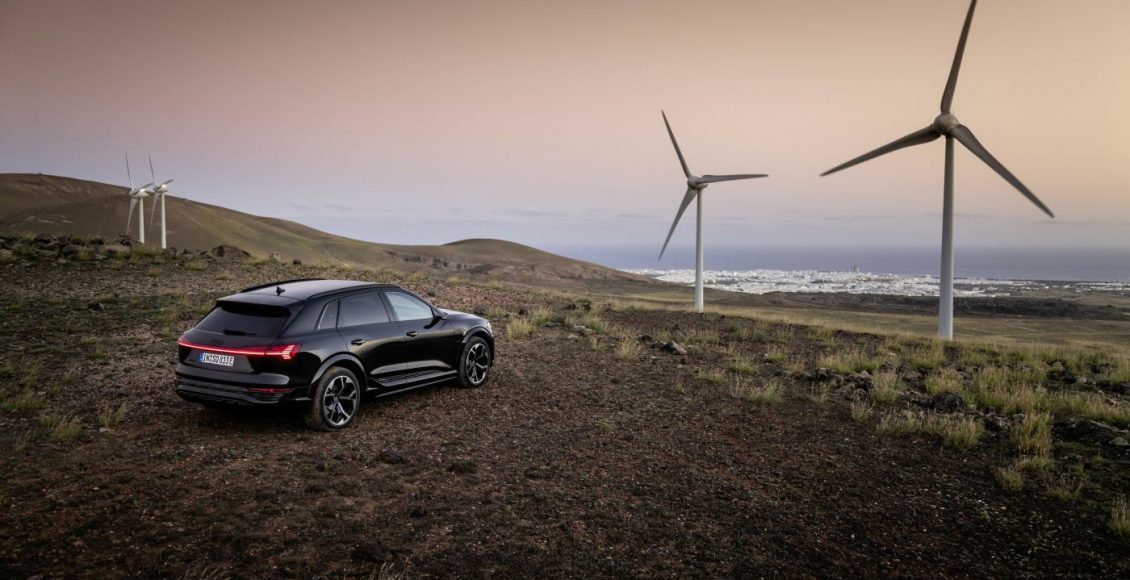 audi-sq823