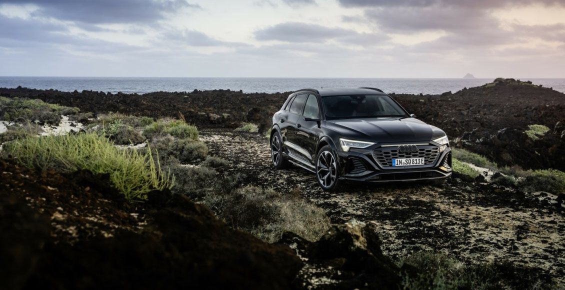 audi-sq824