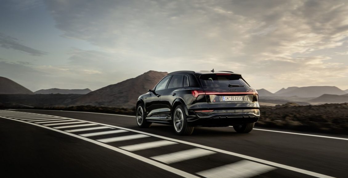audi-sq825