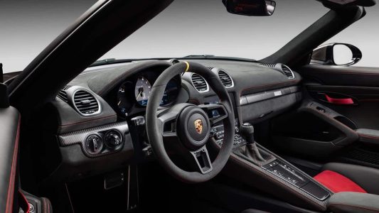 Porsche 718 Spyder RS: el Boxster más radical se despide del motor de combustión interna llegando a las 9.000 rpm