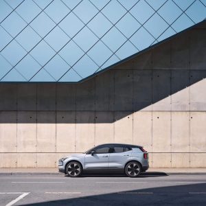 El Volvo EX30 es el nuevo SUV eléctrico asequible que arranca en los 36.000 euros